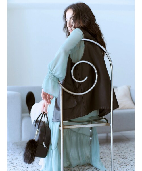 Ungrid（アングリッド）の「フェイクレザーベスト（ベスト・レディース・ブラック/ダークブラウン・F）」の3枚目の写真