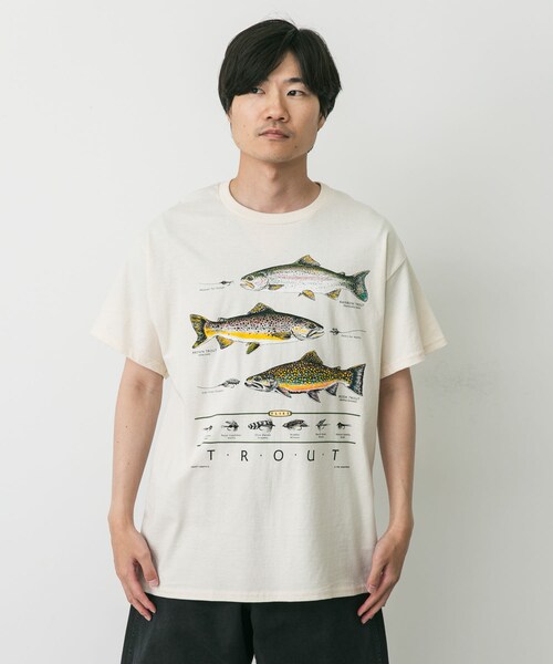 URBAN RESEARCH DOORS(アーバンリサーチドアーズ)の「LIBERTY GRAPHICS Trout & Flies(Tシャツ/カットソー・メンズ・NATURAL・L/XL)」の3枚目の写真