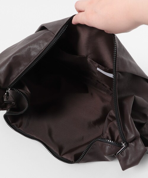 SENSE OF PLACE by URBAN RESEARCH(センスオブプレイスバイアーバンリサーチ)の「コクーンショルダーバッグ(ショルダーバッグ・メンズ・BLACK/BROWN/KHAKI・one)」の20枚目の写真
