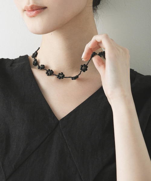 URBAN RESEARCH(アーバンリサーチ)の「PROTCOL FLOWER NECKLACE(ネックレス・レディース・BLACK/MINT・-)」の1枚目の写真