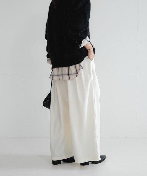 URBAN RESEARCH(アーバンリサーチ)の「ストレッチタックギャザーワイドパンツ(その他パンツ・レディース・OFF WHITE/BLUE/CHARCOAL・36/38)」の7枚目の写真
