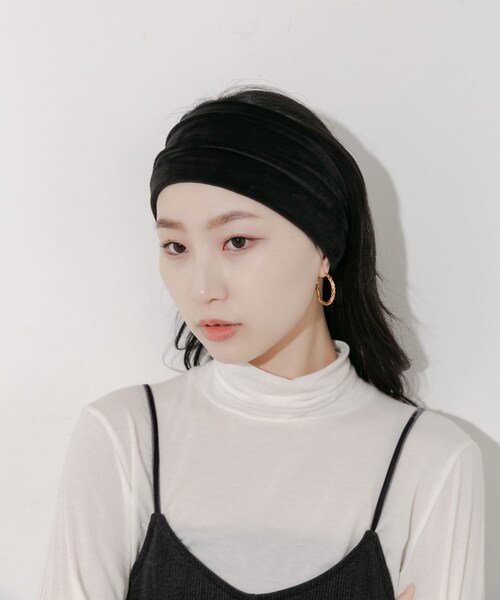 SMELLY（スメリー）の「ベロアワイドヘアバンド（ヘアバンド・レディース・BLK/DBR・-）」の4枚目の写真