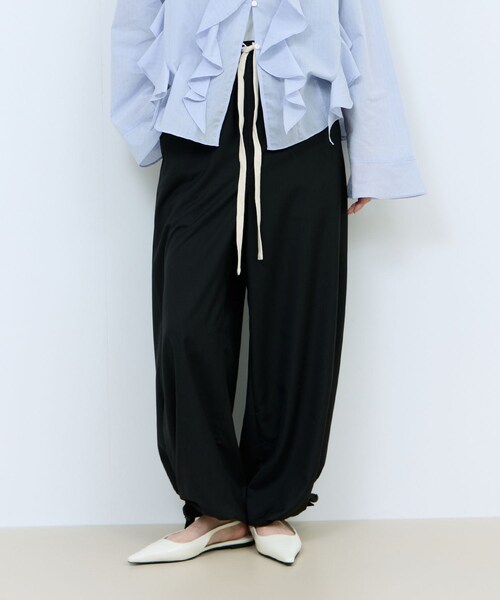 ADAM ET ROPE'（アダムエロペ）の「【WEB限定】サイドスリットパンツ（その他パンツ・レディース・ブラック/ベージュ系・34/36/38）」の3枚目の写真