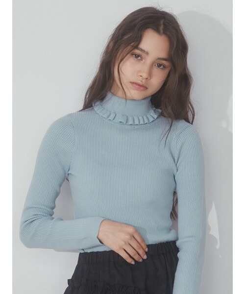 merry jenny（メリージェニー）の「frillリブタートルニット（ニット/セーター・レディース・アイボリー/ブラック/グリーン/ブルー/ラベンダー・F）」の2枚目の写真