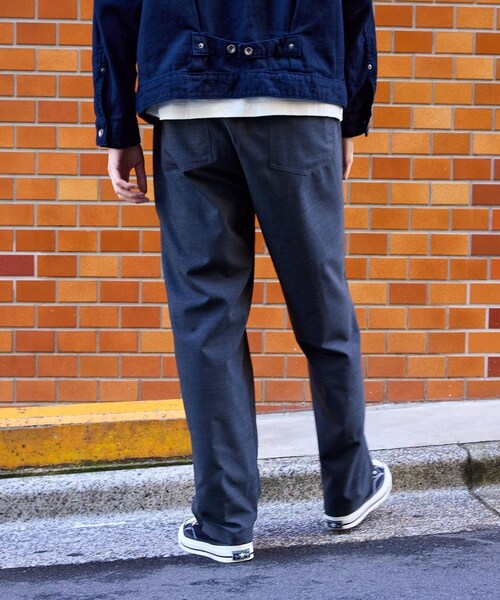 ADAM ET ROPE'（アダムエロペ）の「【WILD LIFE TAILOR】ライトウーステッド ベイカーパンツ（その他パンツ・メンズ・チャコール/ネイビー・L/M）」の11枚目の写真