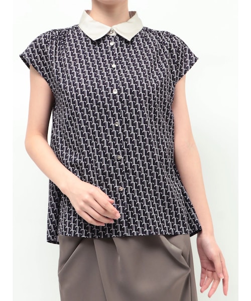 TONAL（トーナル）の「Tモノグラムクレリックフレンチシャツ（シャツ/ブラウス・レディース・アイボリー/ネイビー・M）」の16枚目の写真