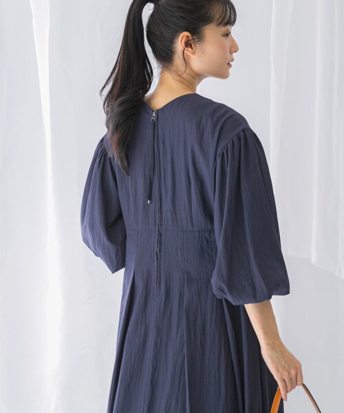 URBAN RESEARCH ROSSO（アーバンリサーチロッソ）の「ボリュームスリーブタックワンピース（ワンピース・レディース・NAVY/LIME・FREE）」の10枚目の写真