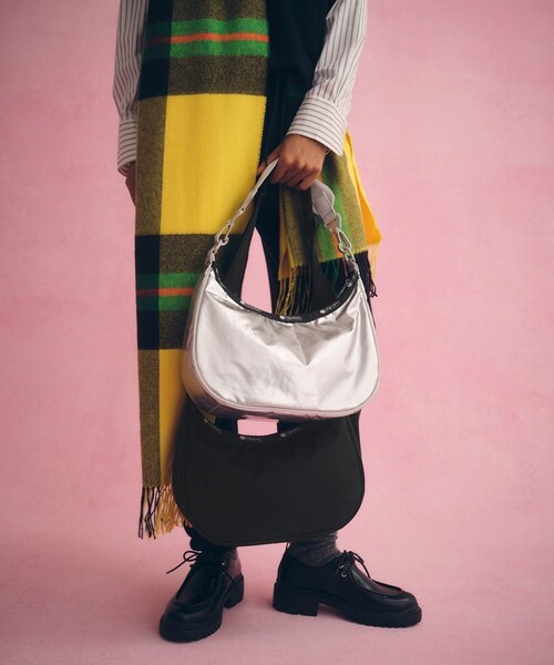 ADAM ET ROPE'（アダムエロペ）の「【LeSportsac for ADAM ET ROPE'】 PH N/S CONV HOBO (SHINE)（ショルダーバッグ・レディース・シルバー・F）」の7枚目の写真
