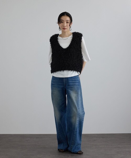 ADAM ET ROPE'(アダムエロペ)の「カーリーモヘアクロップドベスト(ベスト・レディース・ブラック/オフホワイト・F)」の6枚目の写真