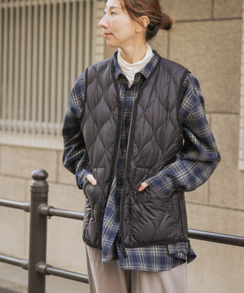 ITEMS URBANRESEARCH（アイテムズ アーバンリサーチ）の「TAION　Military Wzip Down Vest（その他アウター・メンズ・BLK/G.BEIGE/D.OLIVE/D.SAGE GRN/PAINT CAMO・M/L/XL）」の10枚目の写真