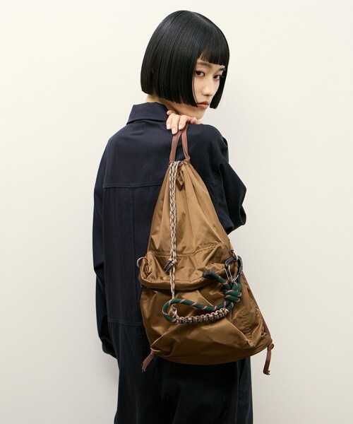 ADAM ET ROPE'(アダムエロペ)の「【NOMADIS for ADAM ET ROPE'】別注 ストラップ付 LATT(バックパック/リュック・レディース・ブラック/ブラウン・F)」の10枚目の写真