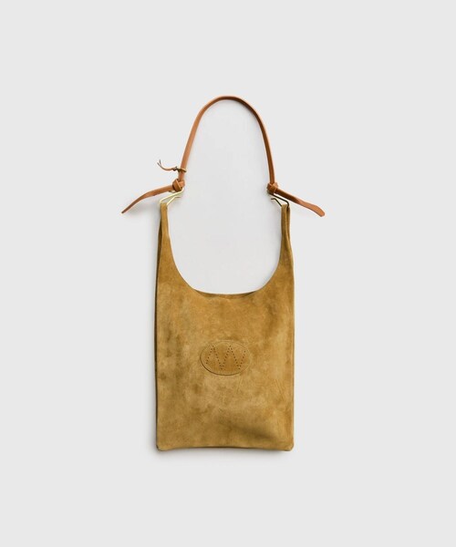 ADAM ET ROPE'（アダムエロペ）の「【NICENESS/ナイスネス】S.O.LOWE-MIDI（ショルダーバッグ・メンズ・キナリ/キャメル・F）」の2枚目の写真