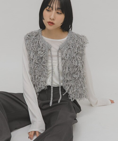 KBF(ケイビーエフ)の「ループニットベスト(ベスト・レディース・BEIGE/BROWN/CHARCOAL/GRAY・one)」の6枚目の写真
