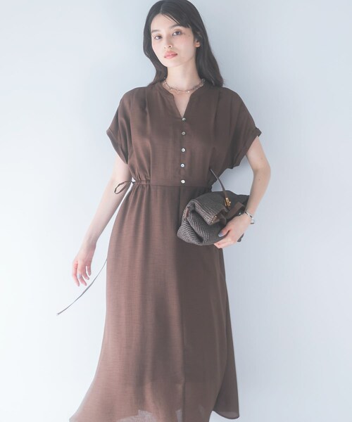URBAN RESEARCH ROSSO（アーバンリサーチロッソ）の「ウォッシャブルセミシアー2WAYネックワンピース（ワンピース・レディース・BROWN/BLUE/BLACK・Free）」の4枚目の写真