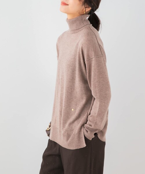 URBAN RESEARCH ROSSO（アーバンリサーチロッソ）の「F by ROSSO　ウォッシャブル抗ピルタートルニット（ニット/セーター・レディース・BEIGE/YELLOW/RED/NAVY・Free）」の8枚目の写真