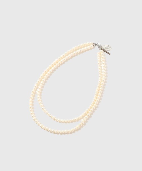 ADAM ET ROPE'（アダムエロペ）の「【TENDER PERSON/テンダー パーソン】GRANDMA PEARL TWIN NECKLACE（ネックレス・メンズ・ホワイト・F）」の2枚目の写真
