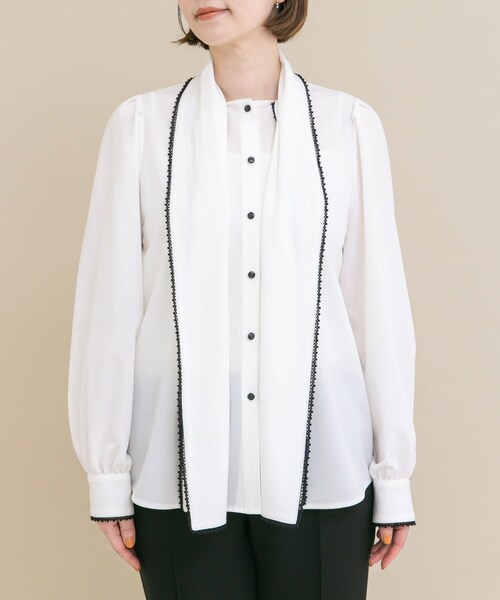 URBAN RESEARCH ROSSO（アーバンリサーチロッソ）の「『WEB/一部店舗限定』トリミングボウタイブラウス（シャツ/ブラウス・レディース・OFFWHITE/NAVY・Free）」の15枚目の写真