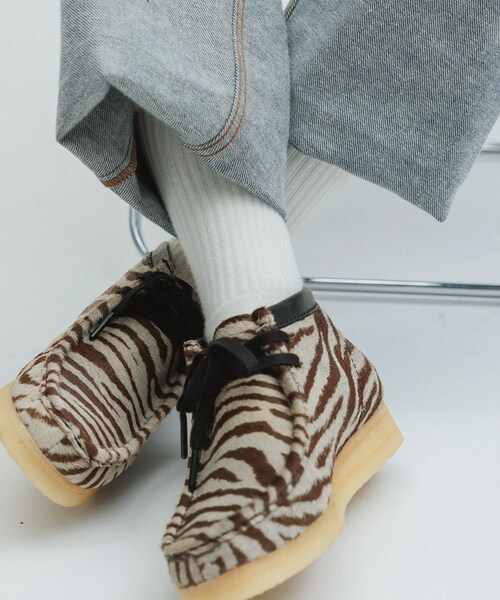 ADAM ET ROPE'(アダムエロペ)の「【CLARKS】WALLABEE BOOTS ZEBRA(モカシン/デッキシューズ・レディース・ホワイト系・36/37/38/39)」の22枚目の写真