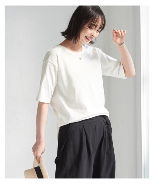 nissen（ニッセン）の「綿１００％汗染みしにくいクルーネック５分袖Ｔシャツ＜大きいサイズ有＞（Tシャツ/カットソー・レディース・黒/ネイビー/オフホワイト/グレイッシュモカ/モスカーキ/ロイヤルグリーン/バーガンディ/【不要】未定8/アプリコット/グレイッシュブルー/ラズベリー/サニーイエロー/ダークグリーン・L/LL/3L/4L/5L/6L/8L/10L/S/M）」の16枚目の写真