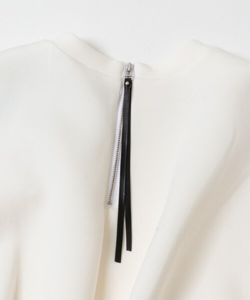 URBAN RESEARCH ROSSO（アーバンリサーチロッソ）の「ELENDEEK　TUCK HEM CROPPED CS（Tシャツ/カットソー・レディース・O.WHT/BLK/GRY・FREE）」の6枚目の写真