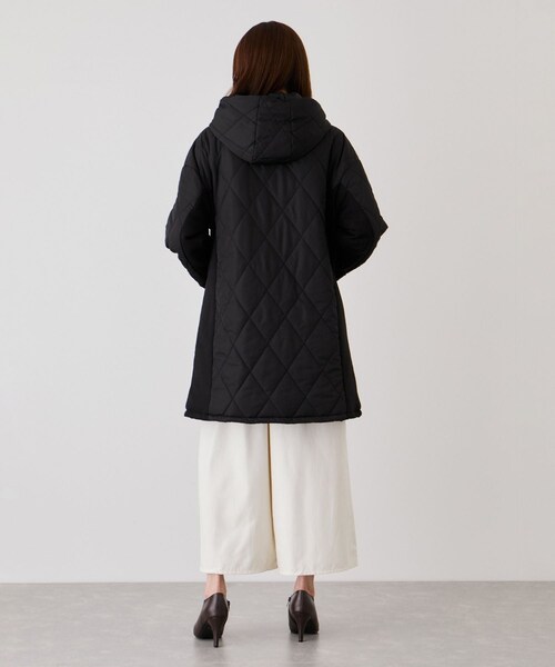 Jayro（ジャイロ）の「中綿キルトダッフルコート（ダッフルコート・レディース・ブラック/オフホワイト/ダークブラウン・M）」の11枚目の写真