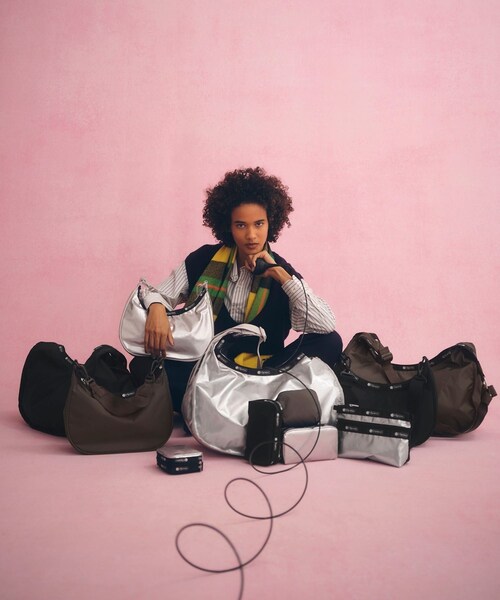 ADAM ET ROPE'（アダムエロペ）の「【LeSportsac for ADAM ET ROPE'】 PH N/S CONV HOBO (SHINE)（ショルダーバッグ・レディース・シルバー・F）」の21枚目の写真