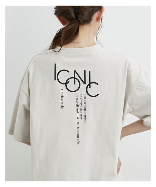 nissen（ニッセン）の「＜大きいサイズ＞ 綿100％ゆるシルエットプリントＴシャツ（接触冷感・UVカット）（Tシャツ/カットソー・レディース・黒(フォト猫)/ピンクベージュ(靴)/チャコール(フラワー)/黒(メッセージ)/グレイッシュベージュ(ロゴ)/サンドベージュ(バックロゴ)/アッシュブルー(メッセージ)/オフホワイト(フォト)/チャコール(バックプリント)/ネイビー(ヴィンテージ風)/モカブラウン(ロゴ)/グレイッシュネイビー(ナンバー)/チャコール(フォト)/グリーン(CAT)/黒(ロゴメッセージ)/グレージュ(ウサギ)/コーラルピンク(変身ポーズ)/黒(フラワー&ロゴ)・L/LL/3L/4L/5L/6L/8L/10L）」の12枚目の写真