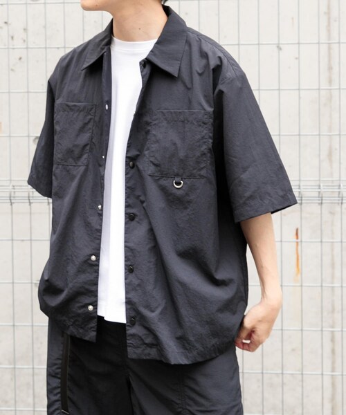 ITEMS URBANRESEARCH(アイテムズ アーバンリサーチ)の「『撥水/イージーケア/接触冷感/UVカット』タスランナイロンスナップボタン半袖シャツ(シャツ/ブラウス・メンズ・CHA/NVY/BLK・M/L)」の7枚目の写真