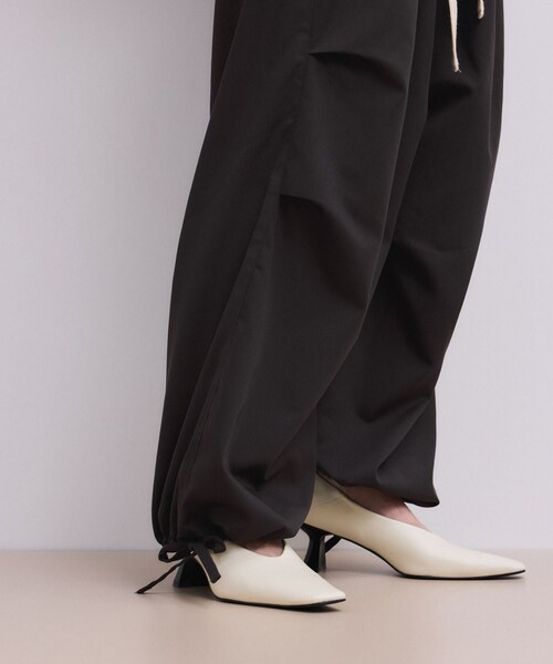 ADAM ET ROPE'(アダムエロペ)の「【WEB限定】リラックスパラシュートパンツ(その他パンツ・レディース・チャコール/ブラウン・36/38)」の6枚目の写真