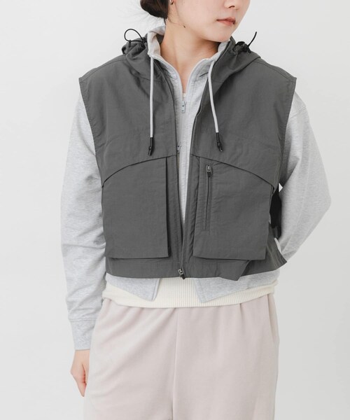 EKAL（エカル）の「『URTECH』ナイロンタッサー ベスト（ベスト・レディース・グラファイト/ネイビー・One）」の12枚目の写真