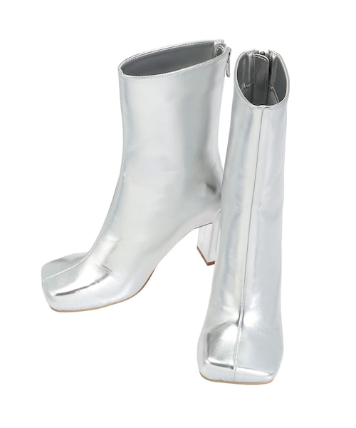 ELENDEEK（エレンディーク）の「FAUX LEATHER SQUARE SHORT BOOT（ブーツ・レディース・シルバー・37/38）」の2枚目の写真