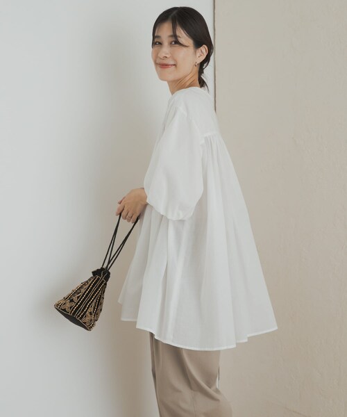 URBAN RESEARCH DOORS(アーバンリサーチドアーズ)の「コットンボイルVネックチュニック(チュニック・レディース・OFF/BLACK・M)」の5枚目の写真