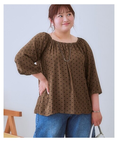 nissen（ニッセン）の「＜大きいサイズ＞ふんわりシルエットドットプリントブラウス（シャツ/ブラウス・レディース・モカブラウン系/黒系・L/LL/3L/4L/5L/6L/8L/10L）」の11枚目の写真