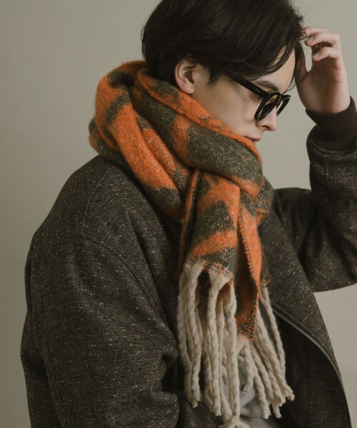 SENSE OF PLACE by URBAN RESEARCH（センスオブプレイスバイアーバンリサーチ）の「ラインチェックボリュームマフラー（マフラー・メンズ・RED/ORANGE・One）」の2枚目の写真