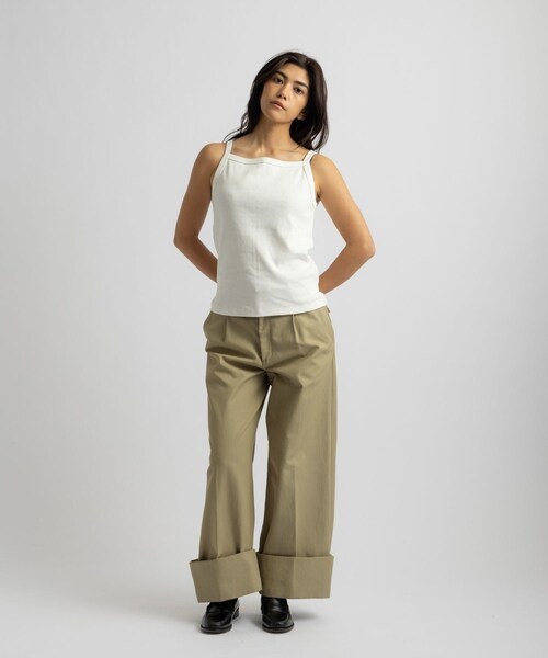 Saturdays NYC(サタデーズ ニューヨークシティ )の「Kim Pleated Pants | WOMEN(その他パンツ・レディース・ベージュ/ネイビー・L/M/S)」の18枚目の写真