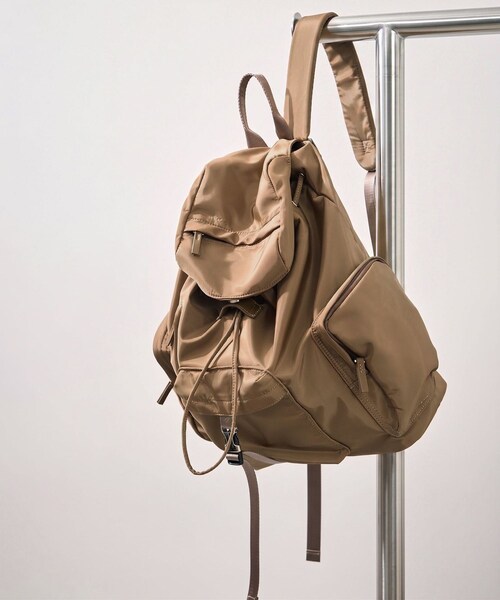 ADAM ET ROPE'(アダムエロペ)の「【WEB限定】撥水アウトポケットリュック(バックパック/リュック・レディース・ブラック/ブラウン系・F)」の11枚目の写真
