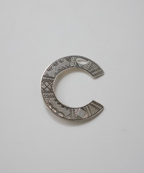 ADAM ET ROPE'（アダムエロペ）の「【TUAREG（トゥアレグ）for SALON】ブローチ&ネックレスC（ブローチ/コサージュ・レディース・シルバー・F）」の5枚目の写真