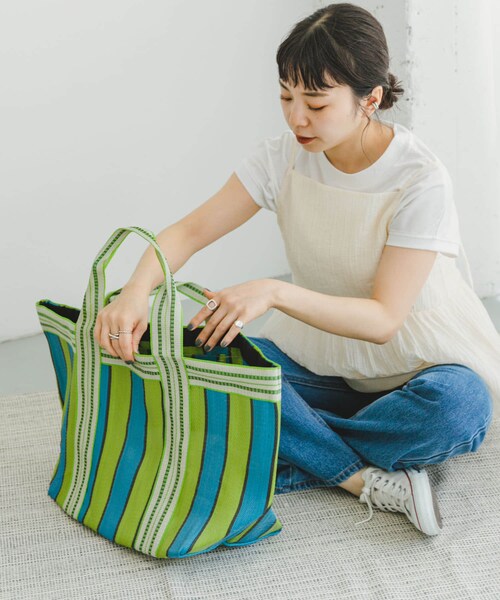 ITEMS URBANRESEARCH（アイテムズ アーバンリサーチ）の「ビニールトートバッグ（トートバッグ・レディース・PPL/GRN/BLK・-）」の14枚目の写真