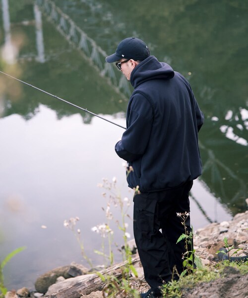 URBAN RESEARCH（アーバンリサーチ）の「WILDTHINGS×LAKE SEEKERS　POLARTEC DRAWSTRING HOOD（パーカー・メンズ・Black・M/L/XL）」の2枚目の写真