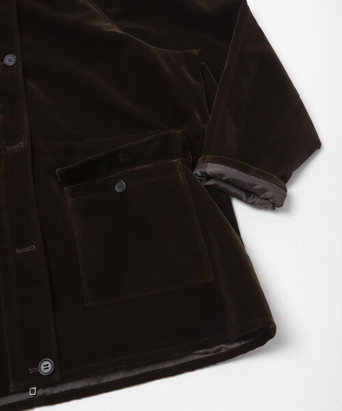 KBF（ケイビーエフ）の「ハイネックベロアミドルジャケット（ブルゾン・レディース・BLACK/D.BROWN/CAMEL・One）」の10枚目の写真