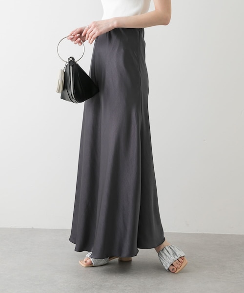 SENSE OF PLACE by URBAN RESEARCH（センスオブプレイスバイアーバンリサーチ）の「『一部WEB限定カラー』ナローサテンスカート（スカート・レディース・BLACK/IVORY/CHARCOAL/YELLOW/SILVER・S/M/TALL）」の3枚目の写真