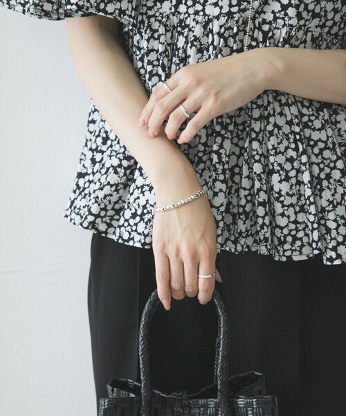 URBAN RESEARCH(アーバンリサーチ)の「PHILIPPE AUDIBERT SQUARE BRACELET(ブレスレット・レディース・SILVER・-)」の3枚目の写真