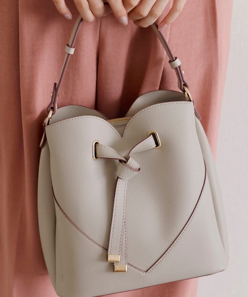 VIS（ビス）の「【累計3万点突破】【2WAY】ハートカットバッグ/追加