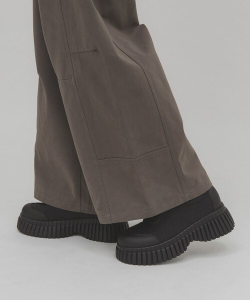 KBF（ケイビーエフ）の「チャンキーソールパファースリッポン（スニーカー・レディース・KHAKI/BLACK・37/38/39）」の5枚目の写真