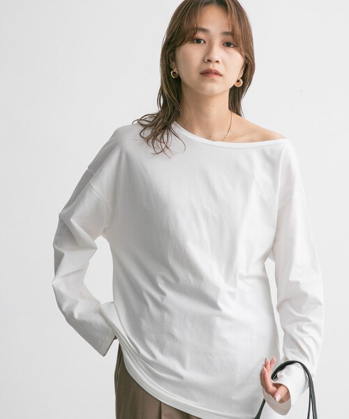 KBF(ケイビーエフ)の「アシメネックカットソー(Tシャツ/カットソー・レディース・OFF/BLUEGRAY/BLACK・one)」の4枚目の写真