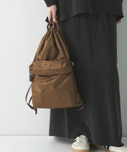 URBAN RESEARCH（アーバンリサーチ）の「『一部別注カラー』NOMADIS　LATT（バックパック/リュック・レディース・別注RED/BLACK/BROWN・-）」の2枚目の写真