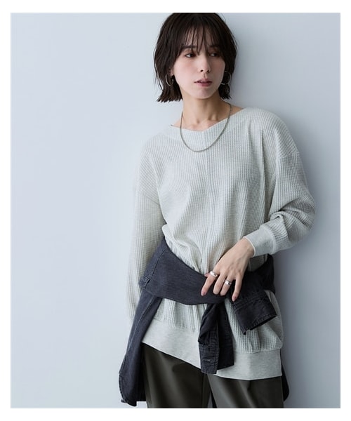 nissen（ニッセン）の「ワッフル素材ロング丈ドルマントップス（UVカット）＜大きいサイズ有＞（チュニック・レディース・黒/杢チャコールグレー/ミルクベージュ/サックス/コーラルピンク/【不要】/ワイン/セージグリーン/杢オートミール/ブラウン/スティールネイビー・S~M相当/L~LL相当/3L~4L相当/5L~6L相当/8L相当/10L相当）」の5枚目の写真