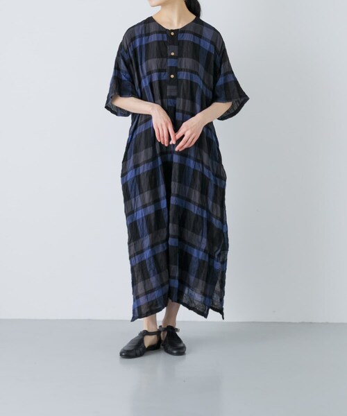 かぐれ（カグレ）の「Vlas Blomme　RAYON COTTON SHIRRING ONE-PIECE（ワンピース・レディース・BLUE・Free）」の4枚目の写真