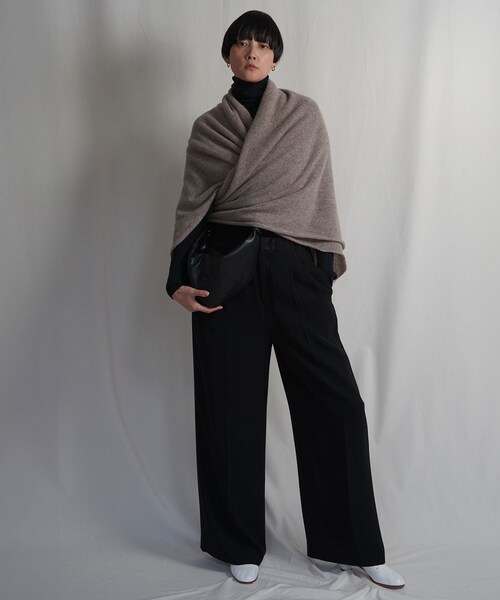 ROPE'(ロペ)の「GWIL CASHMERE PANTS|カシミア100%大判ストール(ストール/ショール・レディース・ブラック/ベージュ・F)」の14枚目の写真