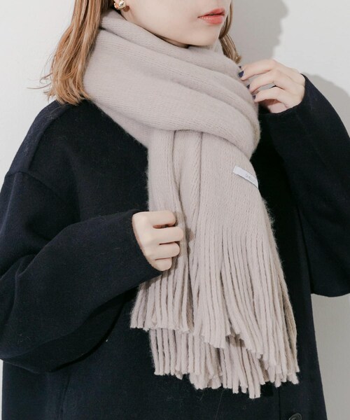 SMELLY（スメリー）の「ソフトボリュームマフラー（マフラー・レディース・WHT/BEG/GRY/CGY/L.BLU・-）」の5枚目の写真